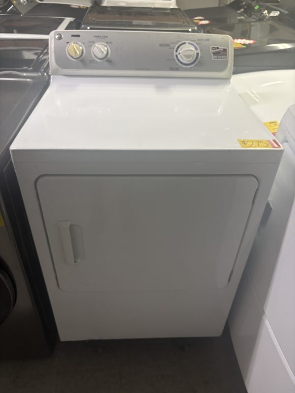 GE 7 cu. ft. Electric Dryer DBSR463EG1WW