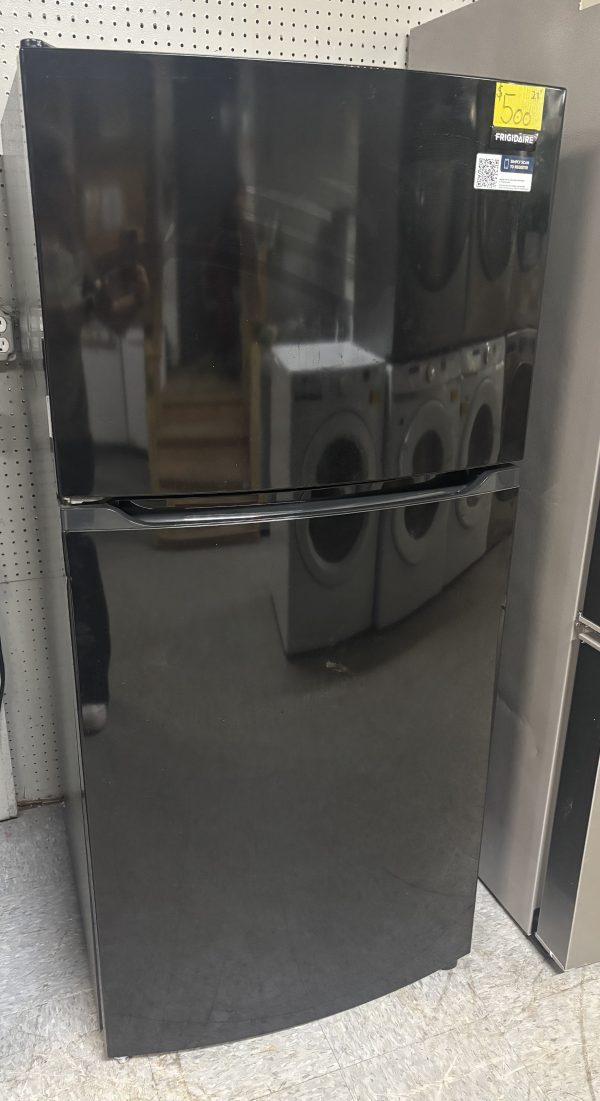 NEW scratch & dent Frigidaire 28" Top freezer Refrigerator-Black