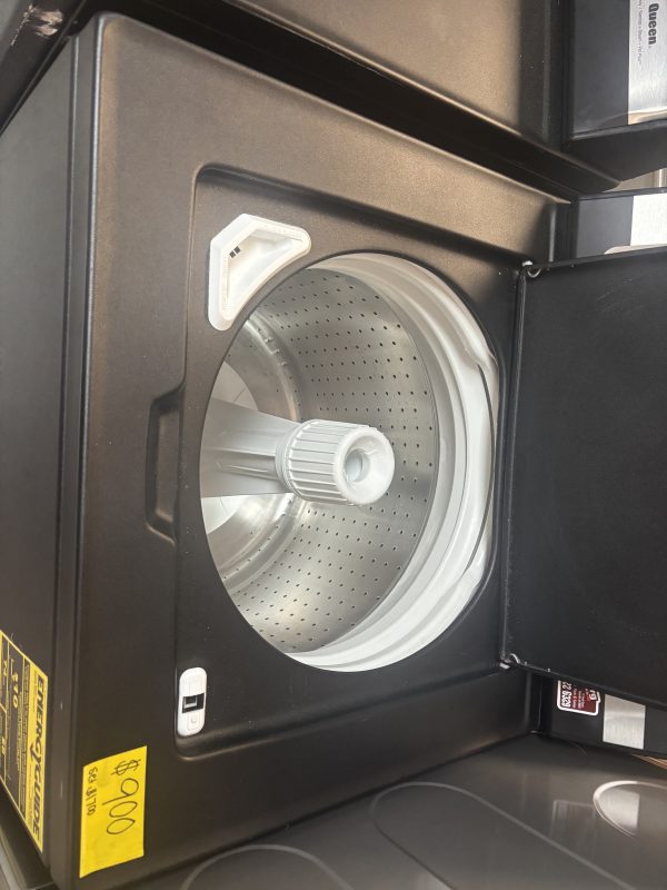 New Return- Scratch & dent Speed Queen Washer & Gas Dryer set - Image 2